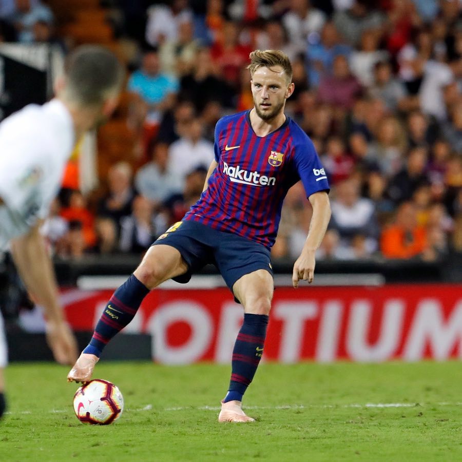 Best midfielders of the 2010s